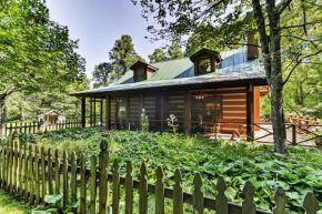 Black Mountain Cabin with Screend Porch and Scenic View
